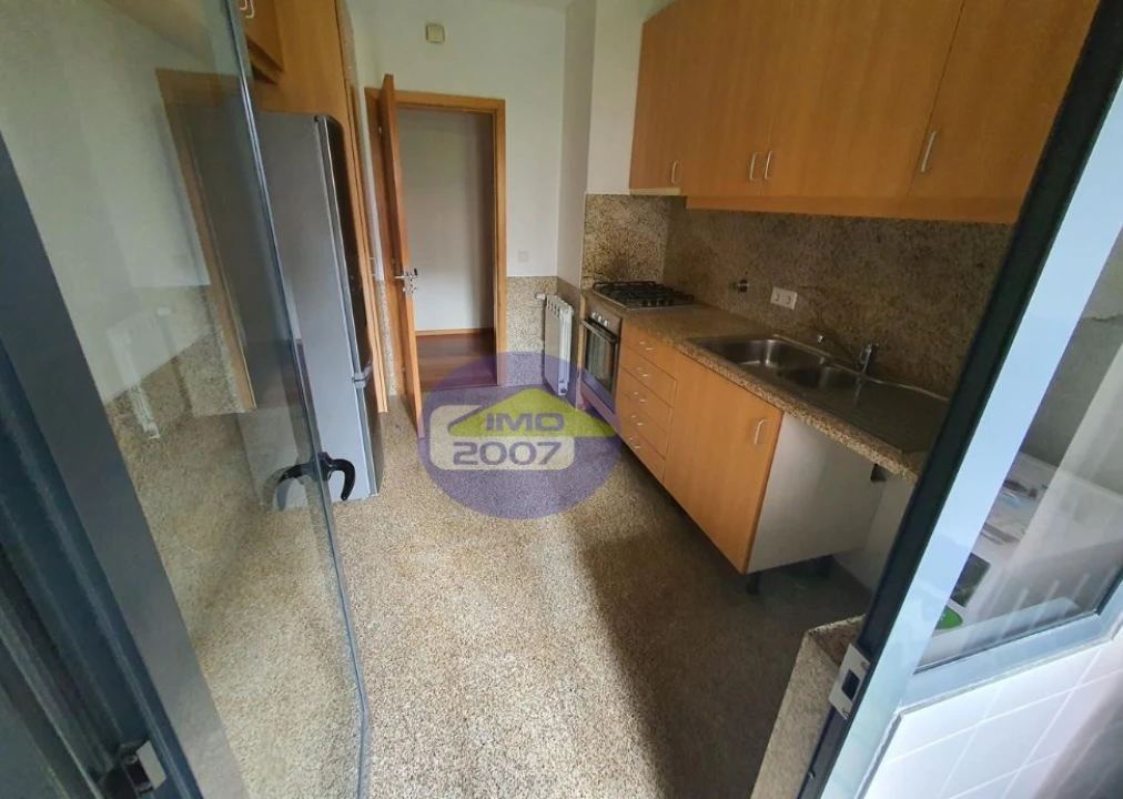 Apartamento T1 para Venda em Oliveira do Douro Foto 3