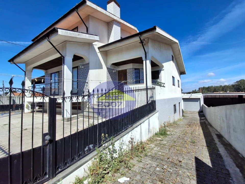 Moradia T3 para Venda em Mozelos Foto 2