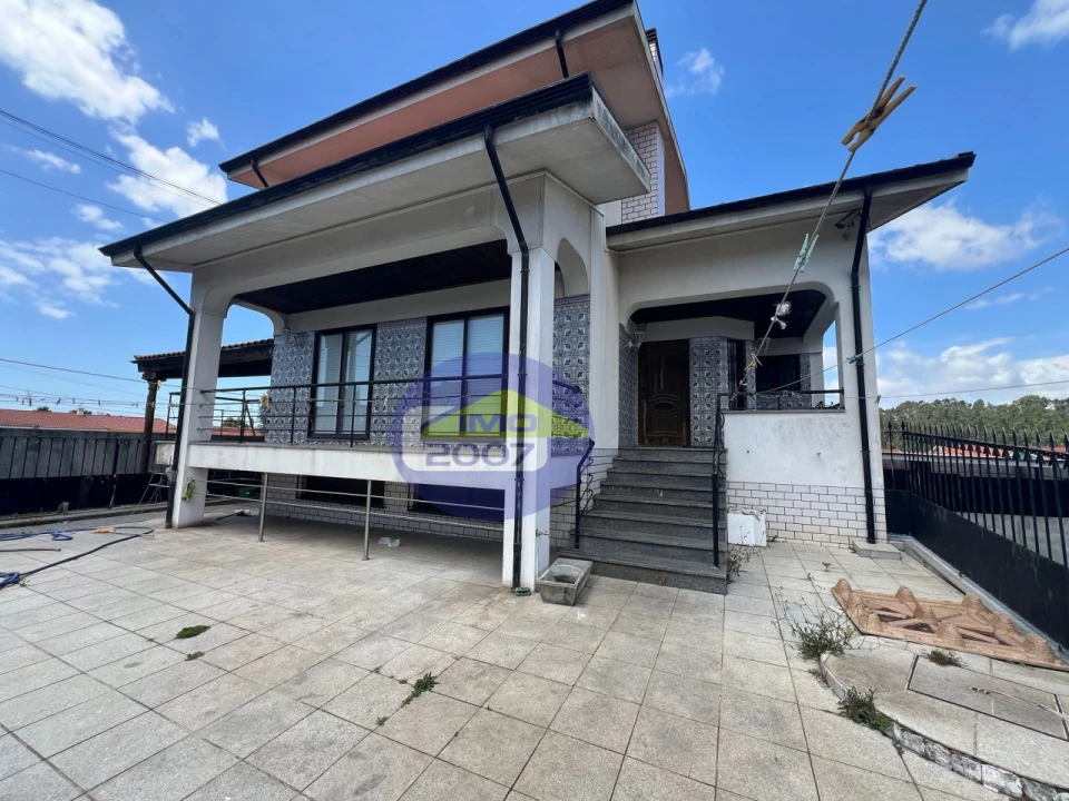 Moradia T3 para Venda em Mozelos Foto 1