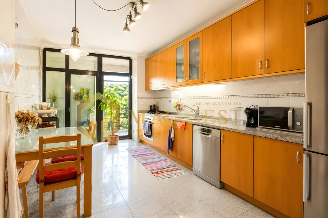 Apartamento T4 para Venda em Mafamude e Vilar do Paraíso Foto 1