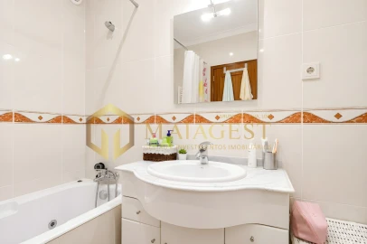Apartamento T4 para Venda em Mafamude e Vilar do Paraíso