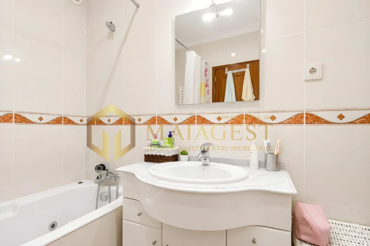 Apartamento T4 para Venda em Mafamude e Vilar do Paraíso Foto 11