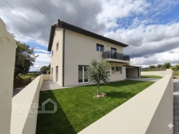 Moradia T4 para Venda em Cossourado