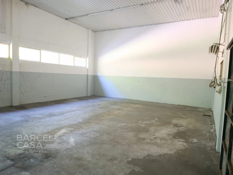 Armazém para Arrendamento em Galegos (Santa Maria) Foto 4