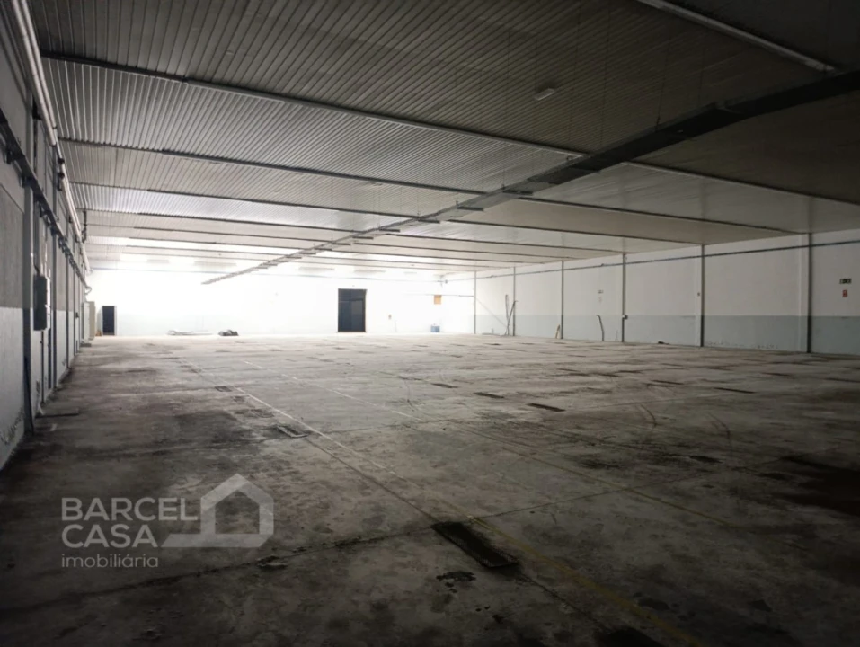 Armazém para Arrendamento em Galegos (Santa Maria) Foto 5