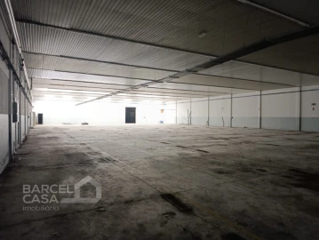 Armazém para Arrendamento em Galegos (Santa Maria)
