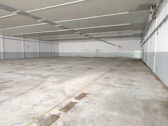 Armazém para Arrendamento em Galegos (Santa Maria) Foto 2