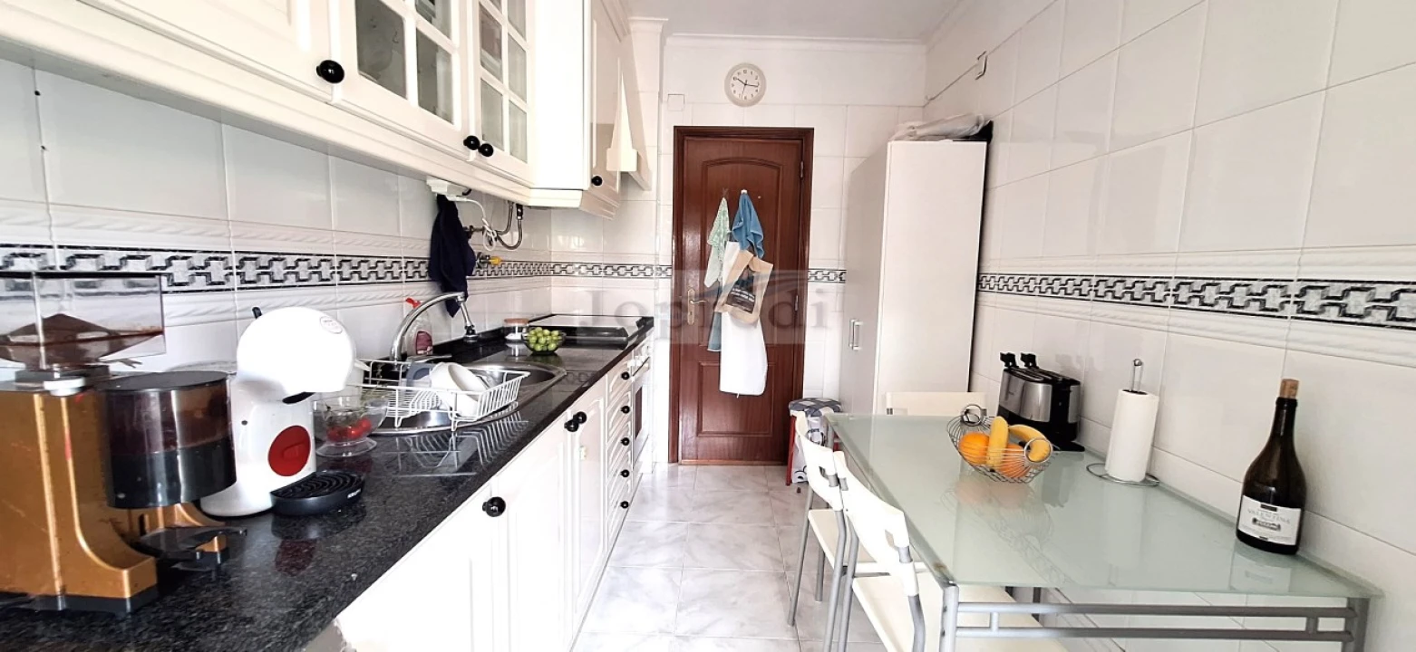 Apartamento T2 para Venda em São Domingos de Rana Foto 3