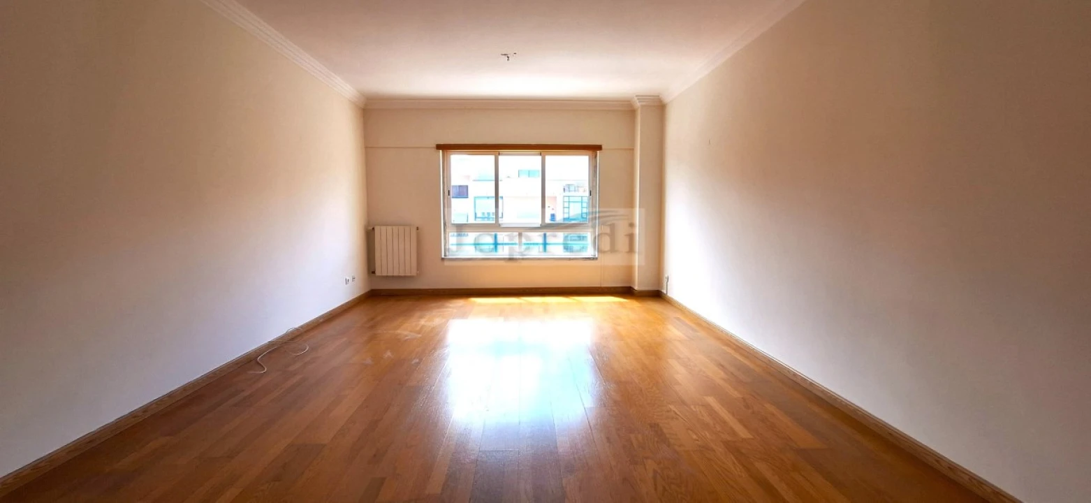 Apartamento T3 para Venda em Carcavelos e Parede Foto 2