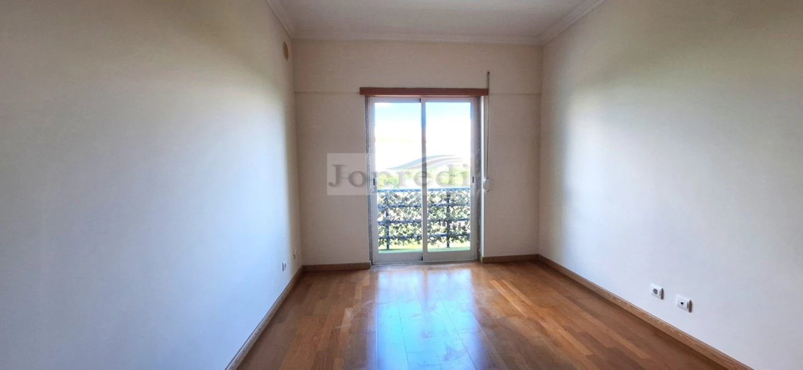 Apartamento T3 para Venda em Carcavelos e Parede Foto 10