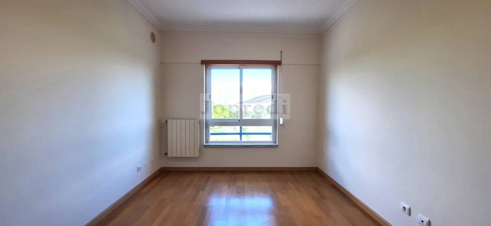 Apartamento T3 para Venda em Carcavelos e Parede Foto 16