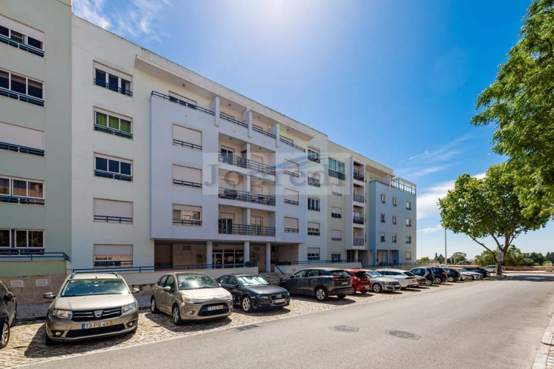 Apartamento T3 para Venda em Carcavelos e Parede Foto 1
