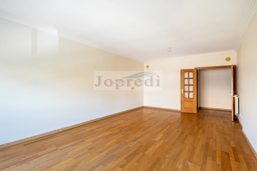 Apartamento T3 para Venda em Carcavelos e Parede Foto 9