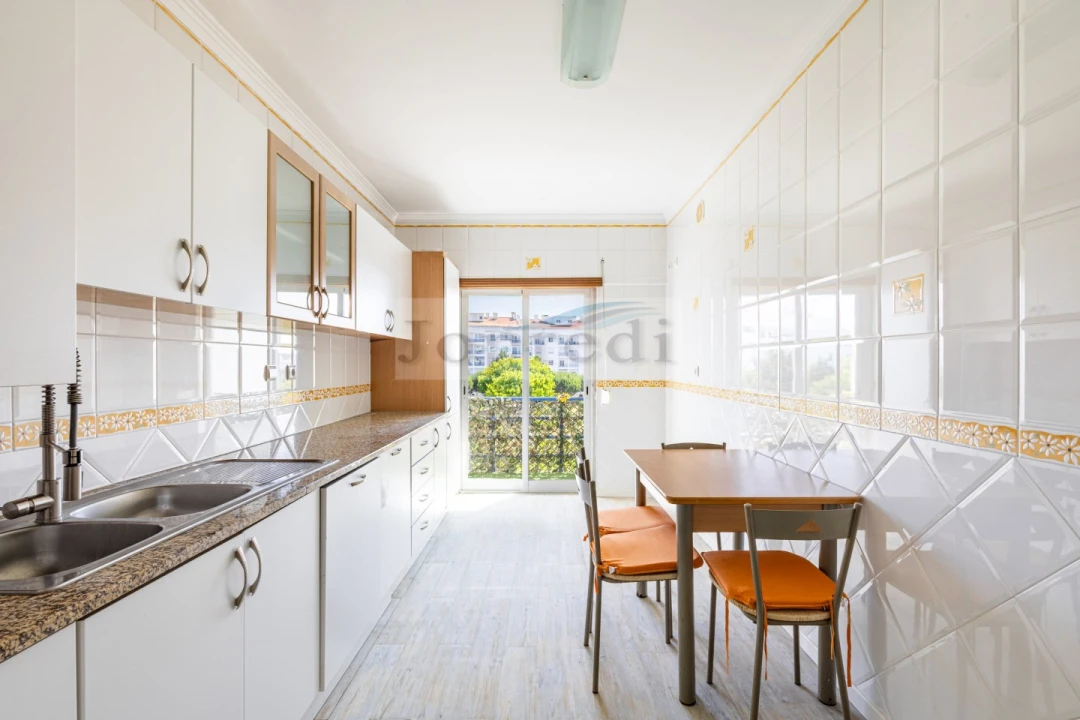 Apartamento T3 para Venda em Carcavelos e Parede Foto 11