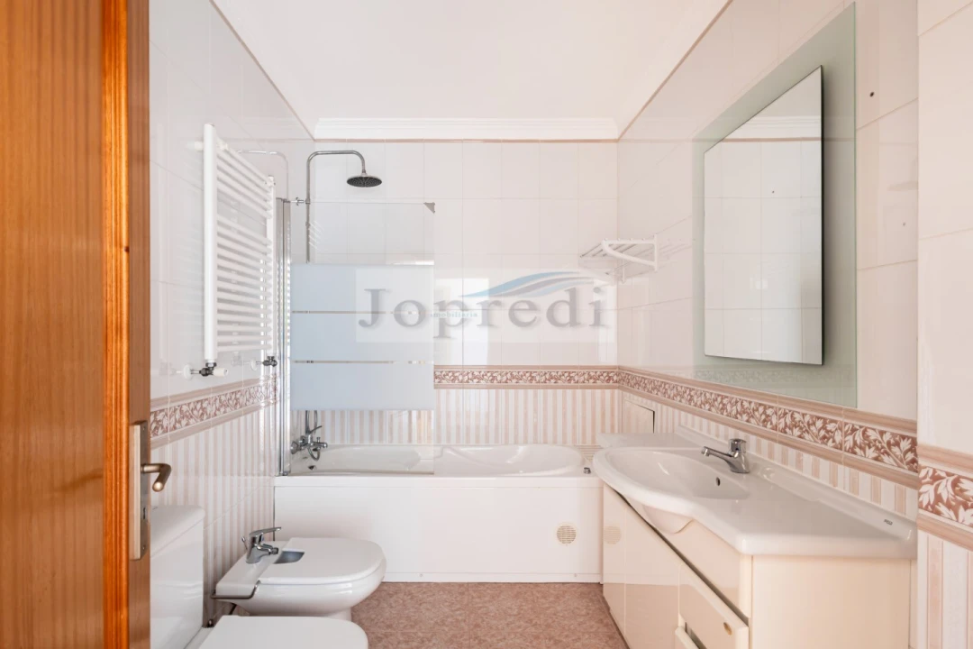 Apartamento T3 para Venda em Carcavelos e Parede Foto 17