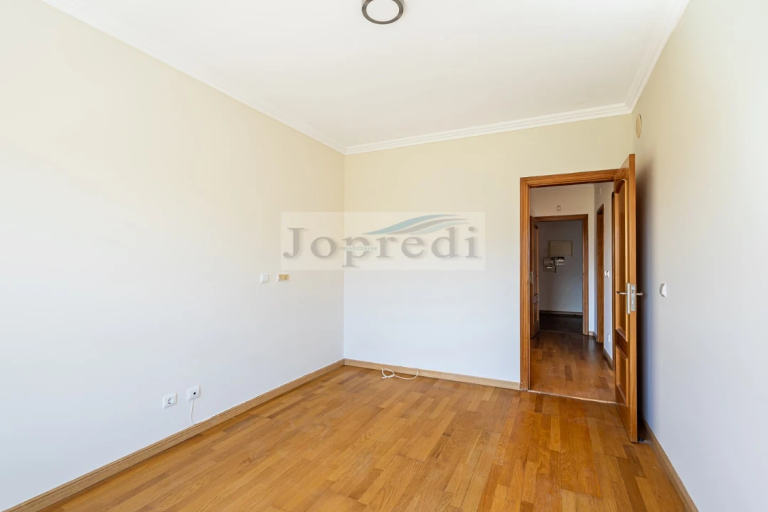 Apartamento T3 para Venda em Carcavelos e Parede Foto 25