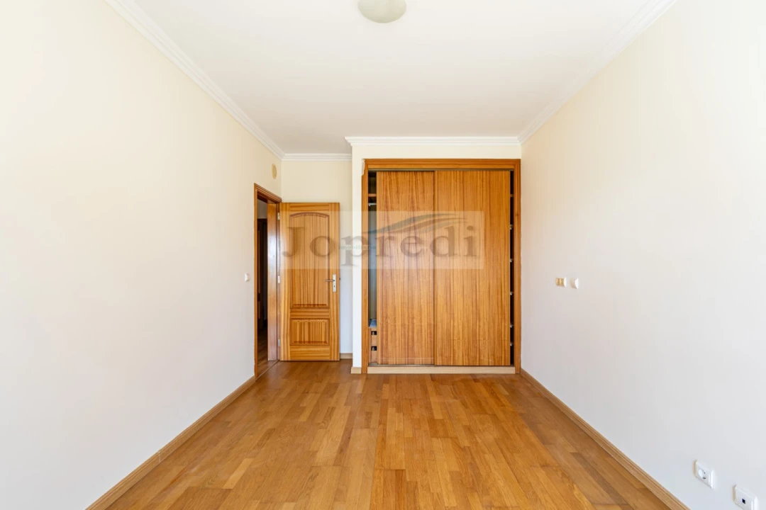 Apartamento T3 para Venda em Carcavelos e Parede Foto 26