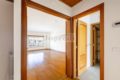 Apartamento T3 para Venda em Carcavelos e Parede