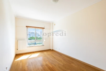 Apartamento T3 para Venda em Carcavelos e Parede