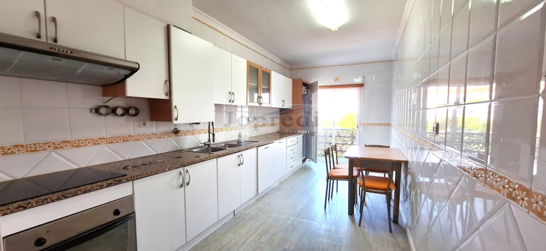 Apartamento T3 para Venda em Carcavelos e Parede Foto 4