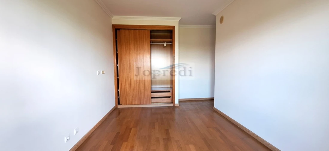 Apartamento T3 para Venda em Carcavelos e Parede Foto 11