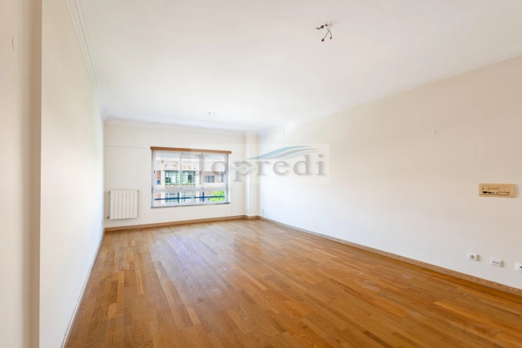 Apartamento T3 para Venda em Carcavelos e Parede Foto 7