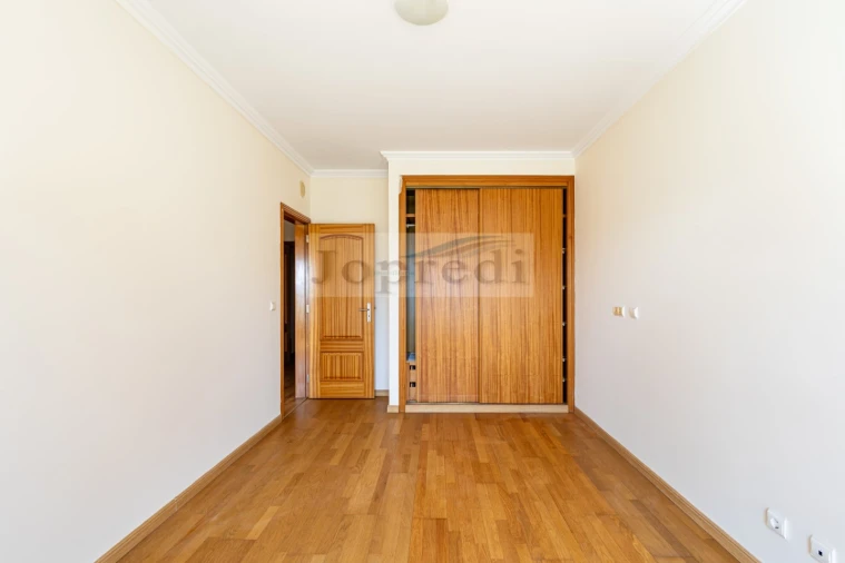 Apartamento T3 para Venda em Carcavelos e Parede Foto 26