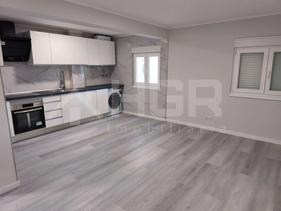 Apartamento T3 para Venda em Laranjeiro e Feijó Foto 4