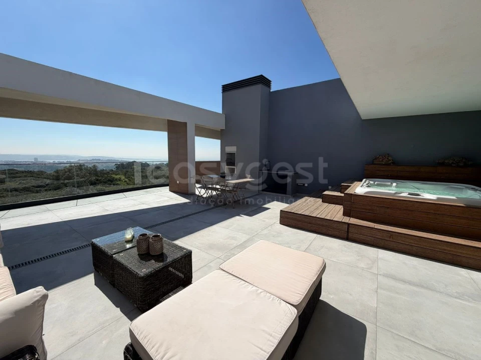 Apartamento T4 para Venda em Venteira Foto 1