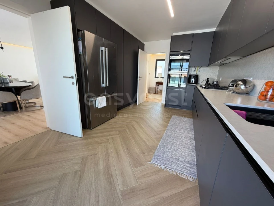 Apartamento T4 para Venda em Venteira Foto 11