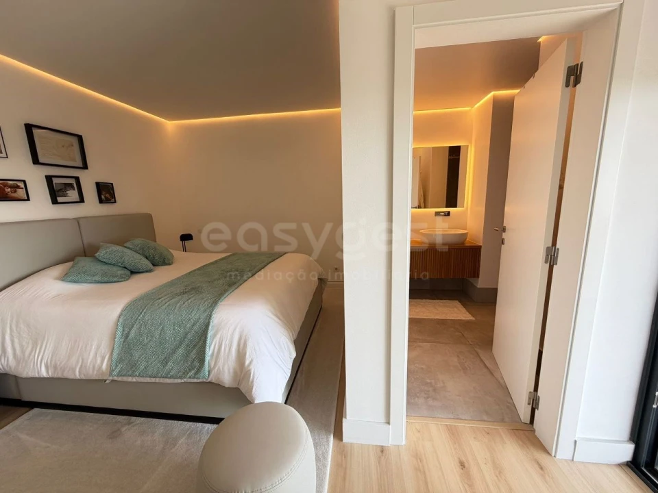 Apartamento T4 para Venda em Venteira Foto 24