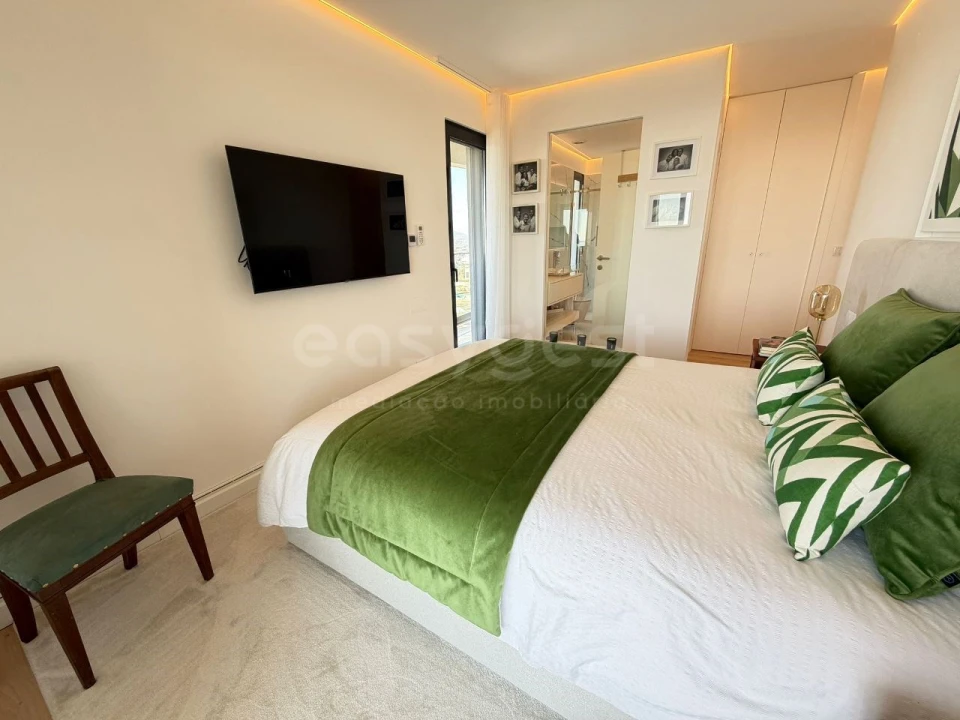 Apartamento T4 para Venda em Venteira Foto 33