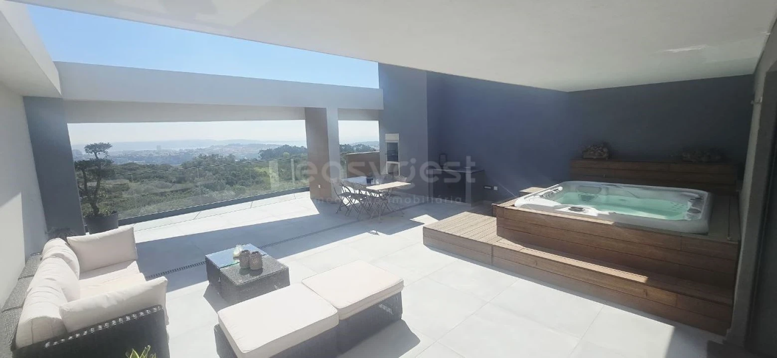 Apartamento T4 para Venda em Venteira Foto 45