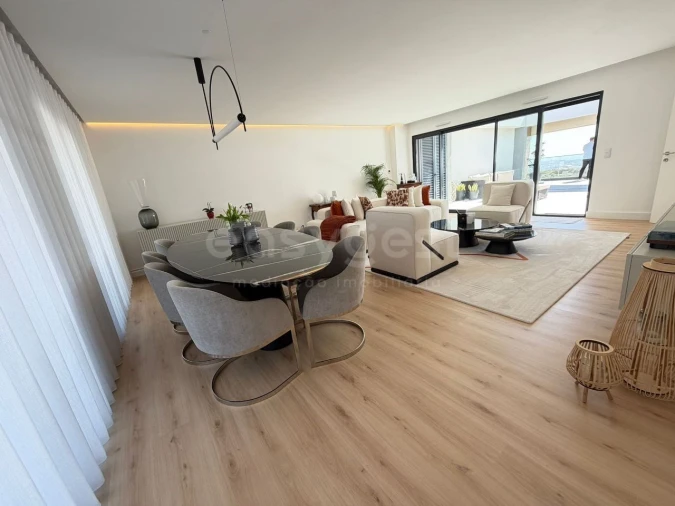 Apartamento T4 para Venda em Venteira Foto 5