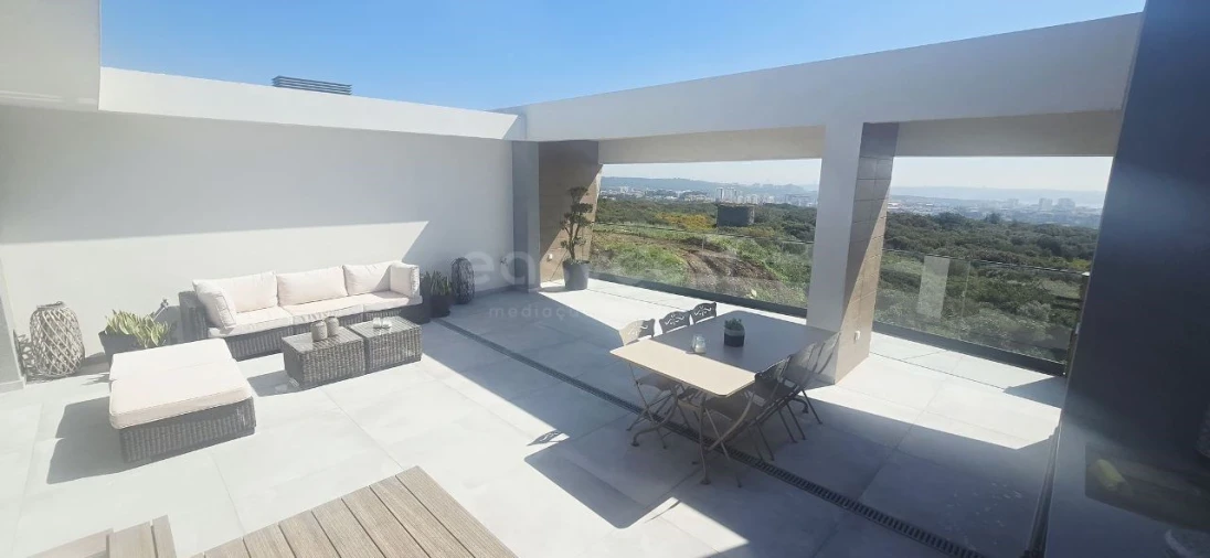 Apartamento T4 para Venda em Venteira Foto 52