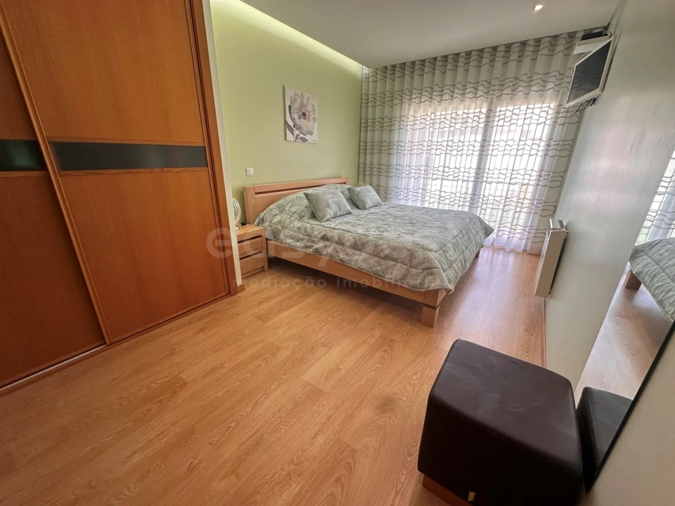 Apartamento T5 para Venda em Nazare Foto 12