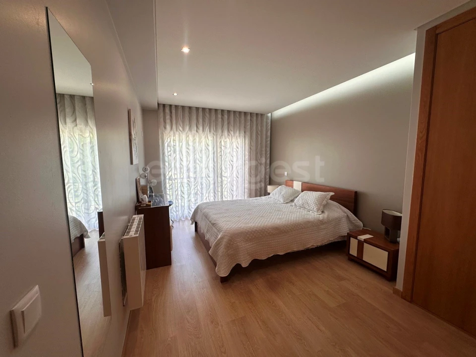 Apartamento T5 para Venda em Nazare Foto 17