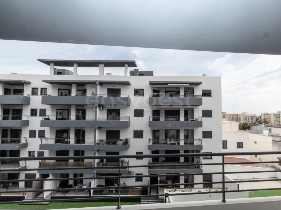 Apartamento T3 para Venda em Quelfes Foto 1