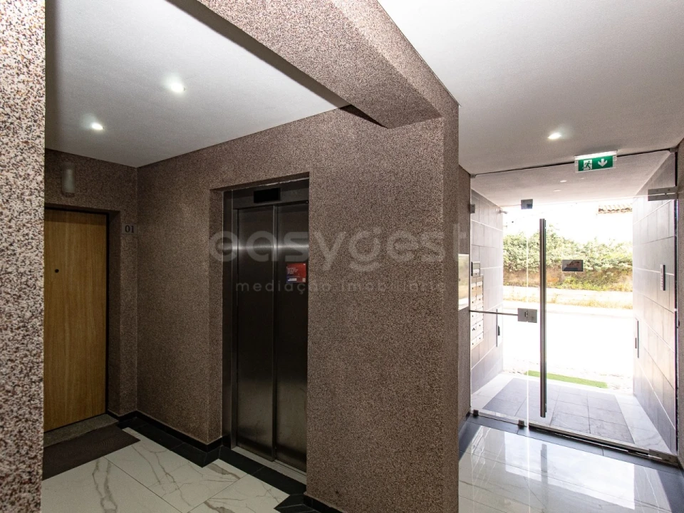 Apartamento T3 para Venda em Quelfes Foto 2