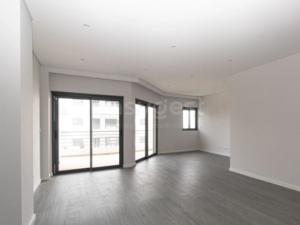Apartamento T3 para Venda em Quelfes Foto 7