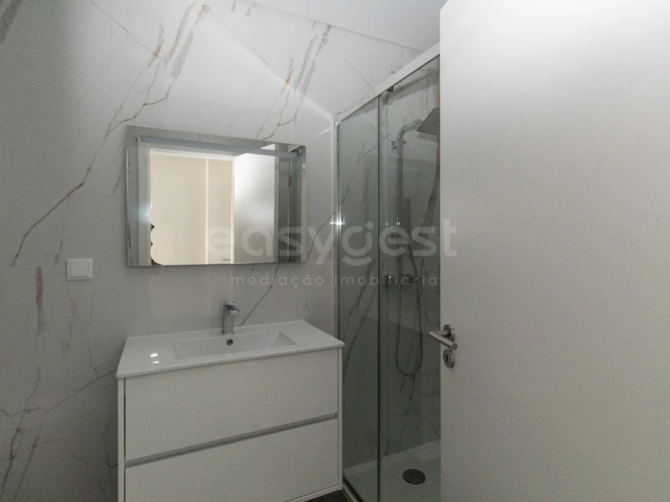 Apartamento T3 para Venda em Quelfes Foto 18