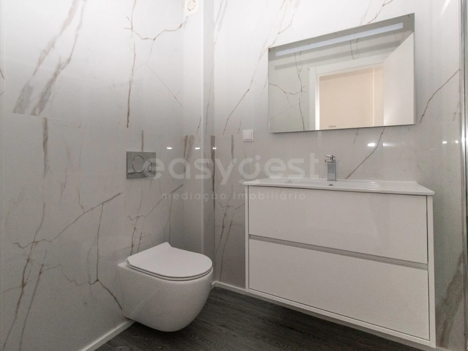 Apartamento T3 para Venda em Quelfes Foto 19