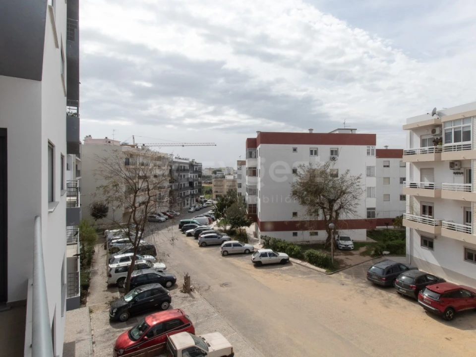 Apartamento T3 para Venda em Quelfes Foto 28