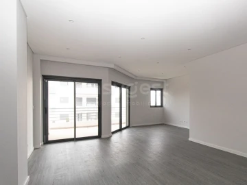 Apartamento T3 para Venda em Quelfes