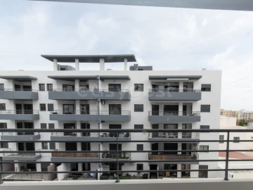 Apartamento T3 para Venda em Quelfes