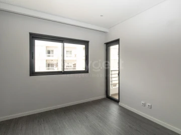 Apartamento T3 para Venda em Quelfes