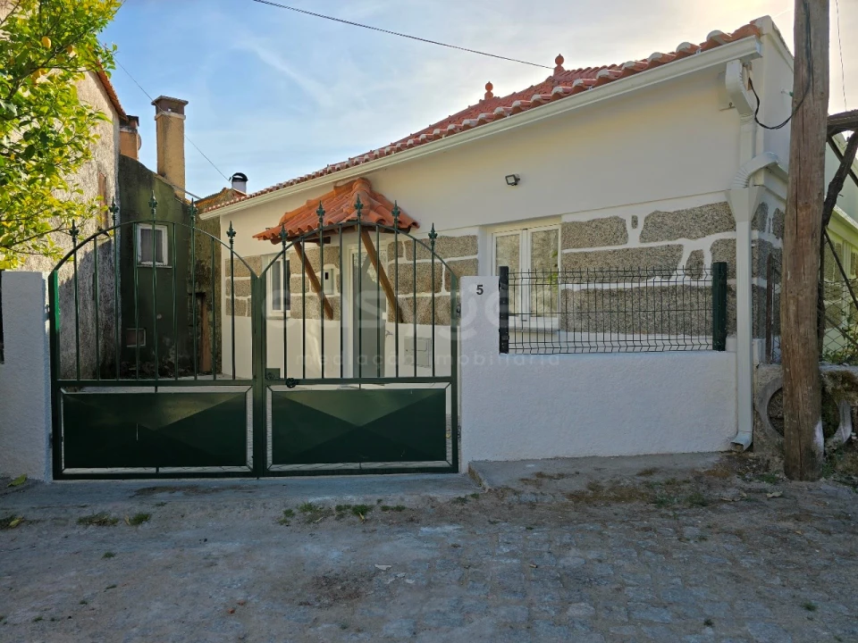Moradia T2 para Venda em Tabua Foto 2