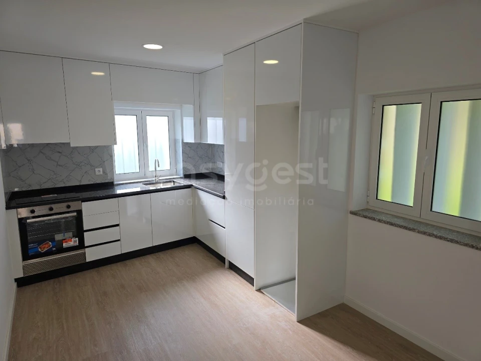 Moradia T2 para Venda em Tabua Foto 6