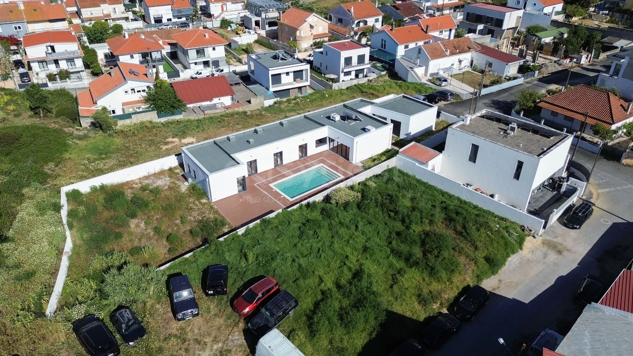Moradia T5 para Venda em Charneca de Caparica e Sobreda Foto 34