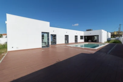 Moradia T5 para Venda em Charneca de Caparica e Sobreda